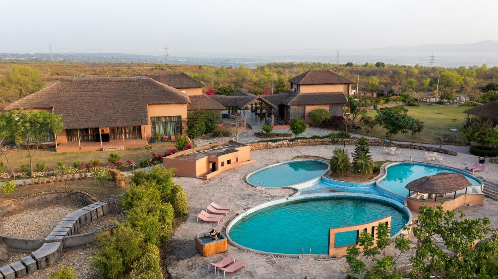 Gaj Resort, A Member Of Radisson Individuals Retreats Binewāl المظهر الخارجي الصورة