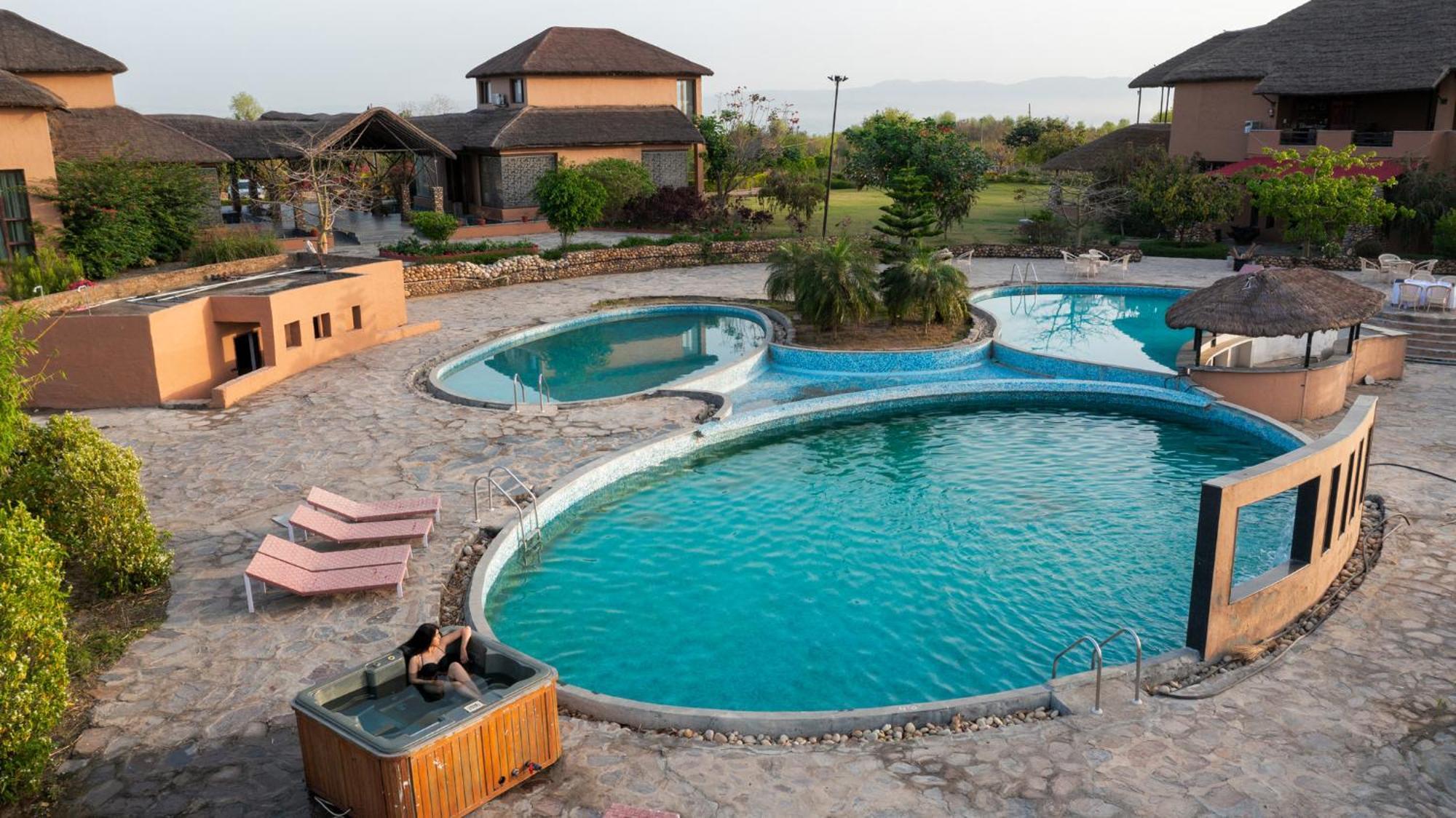 Gaj Resort, A Member Of Radisson Individuals Retreats Binewāl المظهر الخارجي الصورة